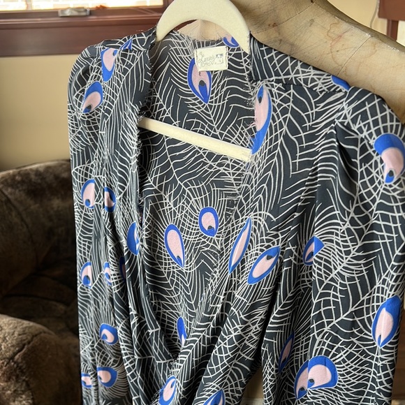 RARE Luxury Jones one of a kind wrap top (LA iconic) XS-M - Picture 3 of 15